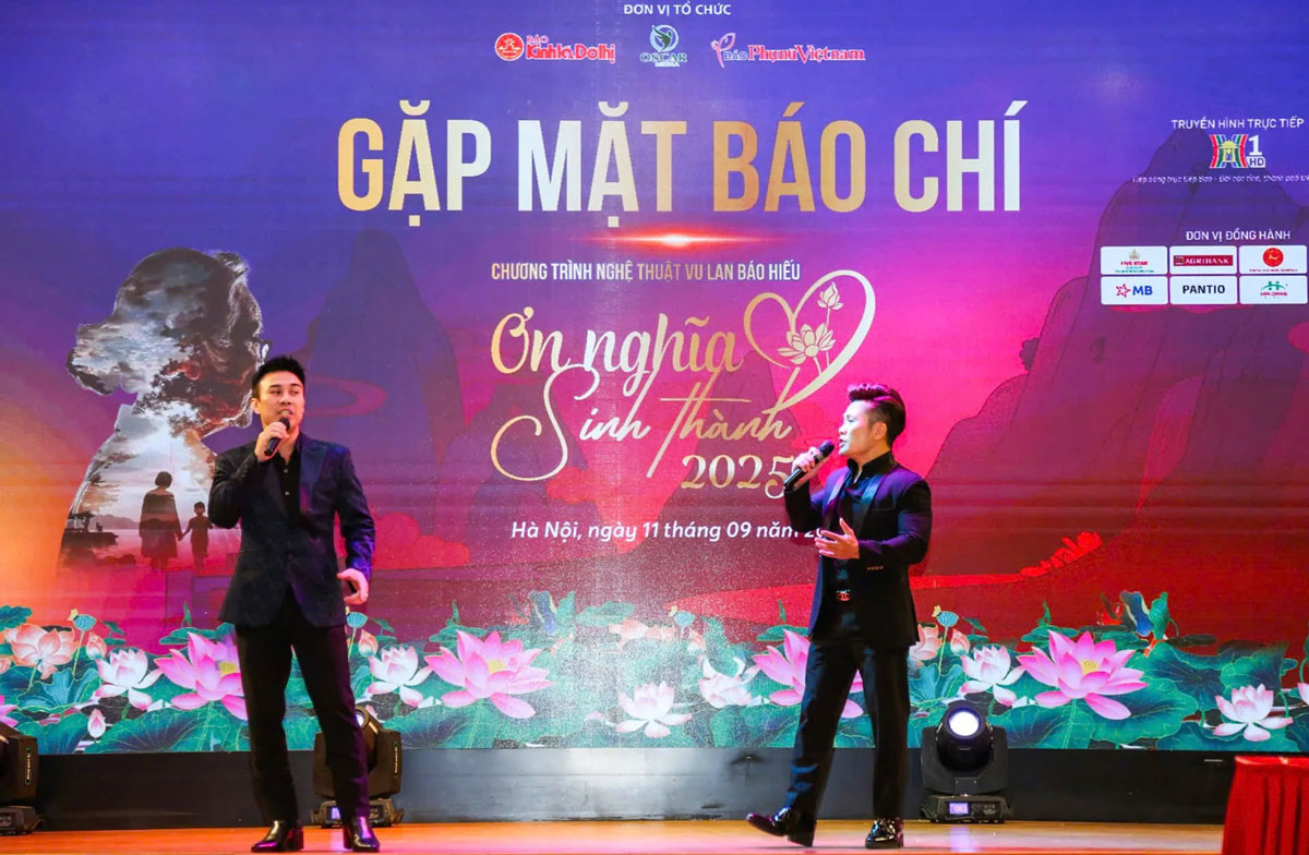 Các nghệ sĩ gửi đến những tiết mục đặc sắc mở đầu cuộc gặp gỡ các cơ quan báo chí.