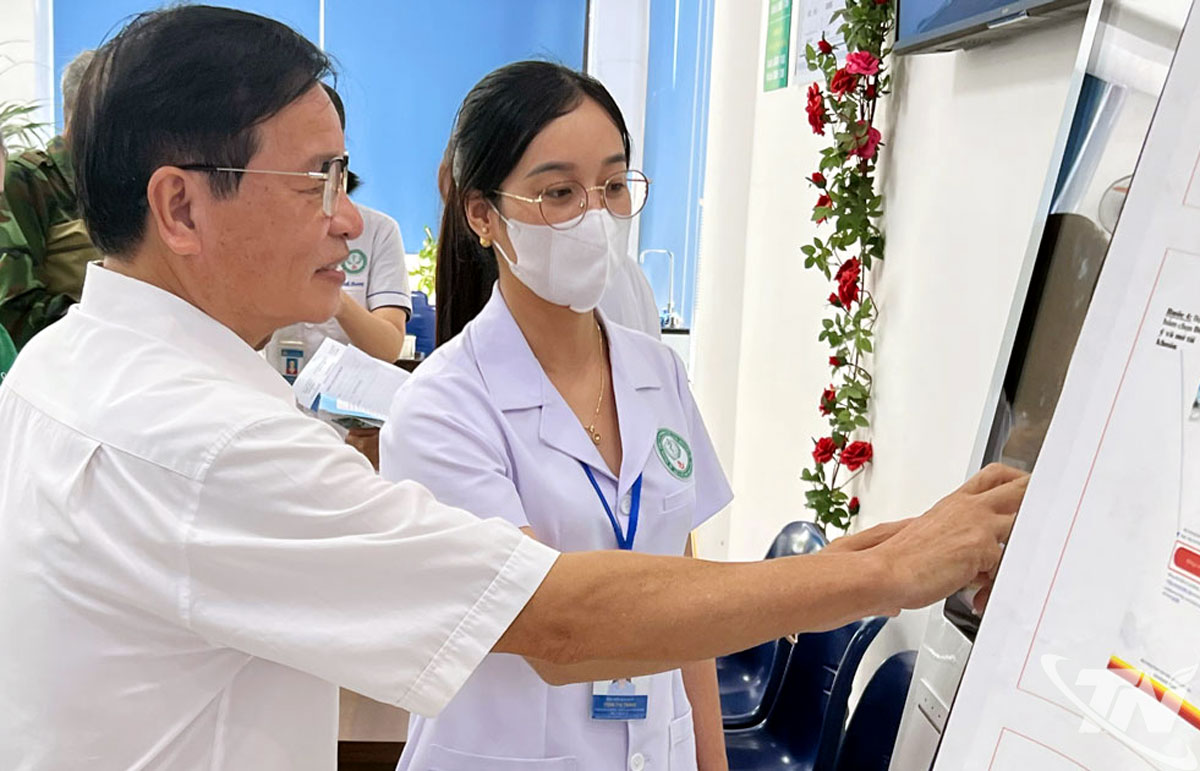 Các cơ sở y tế đẩy mạnh ứng dụng công nghệ thông tin vào tiếp nhận, giải quyết thủ tục hành chính và khám, chữa bệnh. Đến nay, 100% cơ sở khám, chữa bệnh trên địa bàn tỉnh đã triển khai bệnh án điện tử