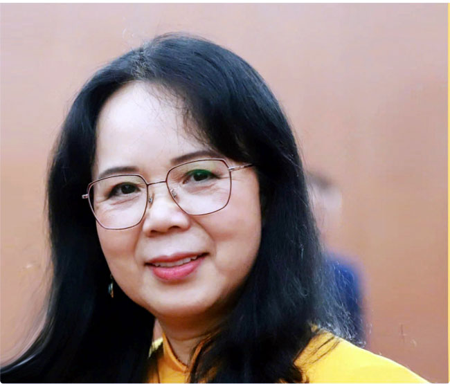 Nhà thơ Nguyễn Thúy Quỳnh, Chủ tịch Hội Văn học nghệ thuật tỉnh.