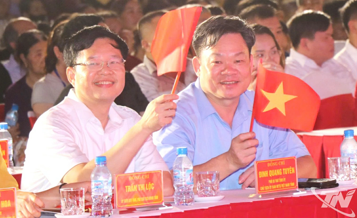 Các đồng chí lãnh đạo Trung ương, tỉnh tham dự Chương trình nghệ thuật kỷ niệm 80 năm Cách mạng Tháng Tám và Quốc khánh 2-9.