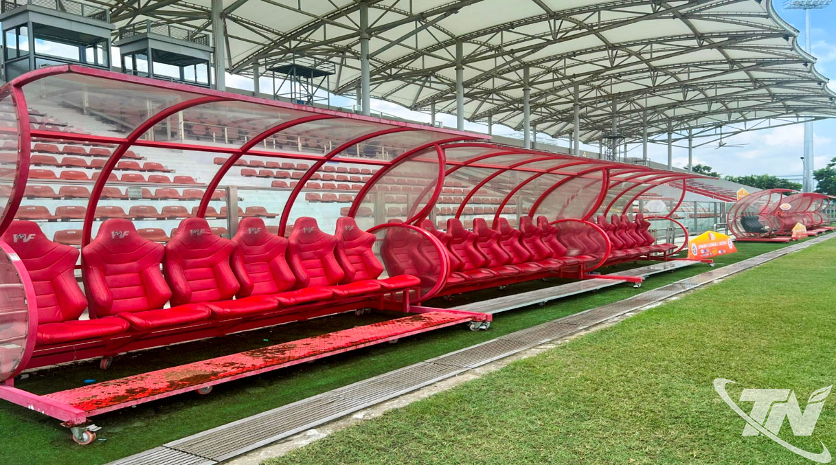 Cabin dành cho ban huấn luyện và cầu thủ dự bị.