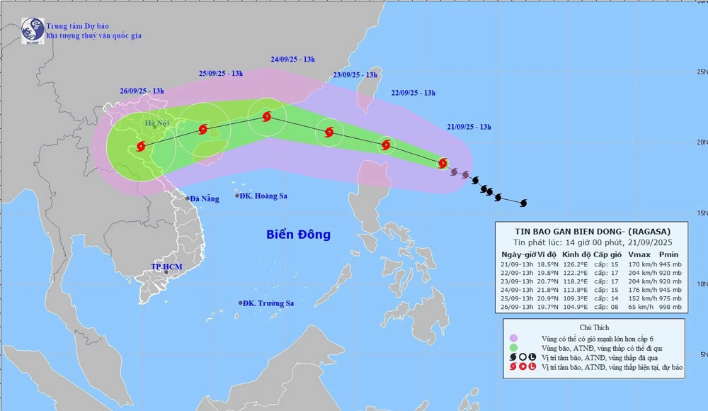Bản đồ dự báo quỹ đạo và cường độ bão Ragasa lúc 14h ngày 21-9. Ảnh: Nchmf
