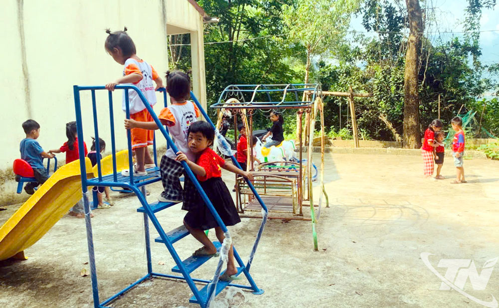 Niềm vui bên đồ chơi mới của học sinh trường Mầm non Đồng Phúc
