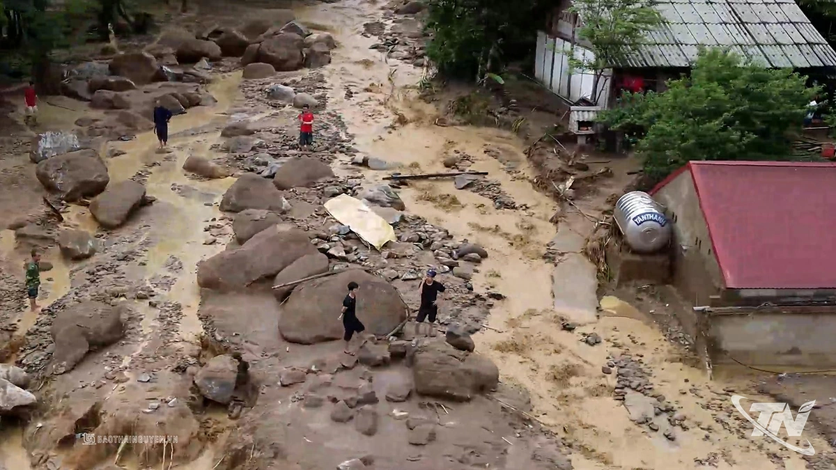 Tình trạng mưa lũ gây sạt lở đất, đá thường xảy ra ở các xã vùng cao.