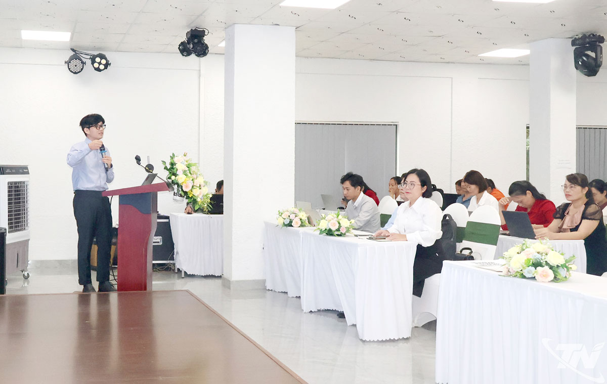 Sở Công Thương phối hợp với Trường Đại học Công nghệ thông tin và Truyền thông Thái Nguyên tổ chức lớp tập huấn về thương mại điện tử cho cán bộ phòng chuyên môn các xã, phường; các doanh nghiệp, hợp tác xã trên địa bàn tỉnh.