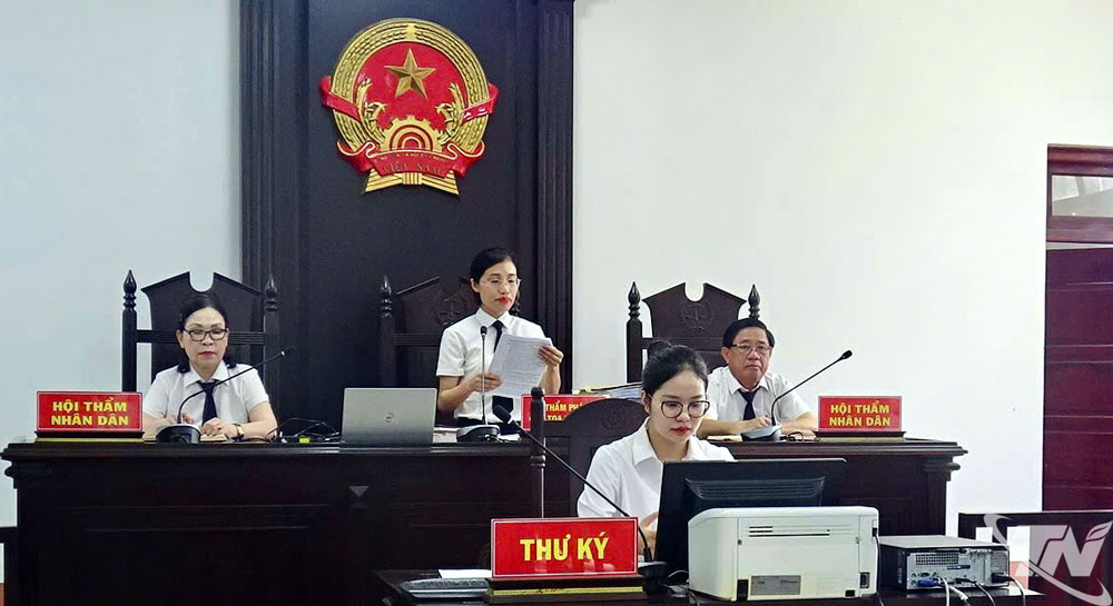 Hội đồng xét xử Tòa án nhân dân Khu vực 1 xét xử vụ án gây rối trật tự công cộng