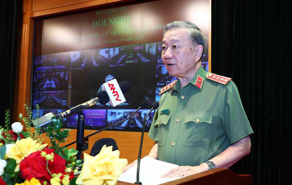 Đại tướng Tô Lâm, Ủy viên Bộ Chính trị, Bộ trưởng Bộ Công an, Trưởng Ban Chỉ đạo chuyển đổi số của Bộ Công an, chủ trì Hội nghị.