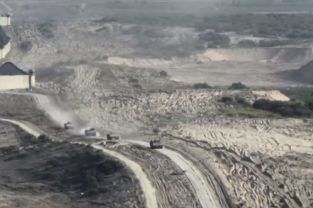 Hình ảnh cắt từ video do IDF công bố cho thấy xe tăng Israel ở Dải Gaza vào ngày 28/102023.