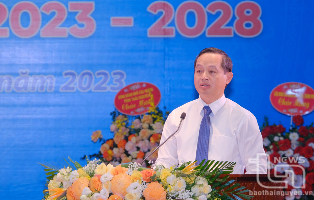 省委副书记范黄山在大会上发表讲话。