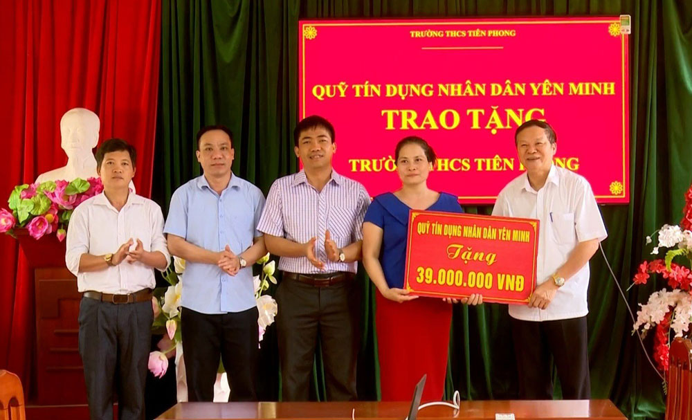 Quỹ tín dụng nhân dân Yên Minh rất tích cực tham gia các hoạt động xã hội từ thiện trên địa bàn.