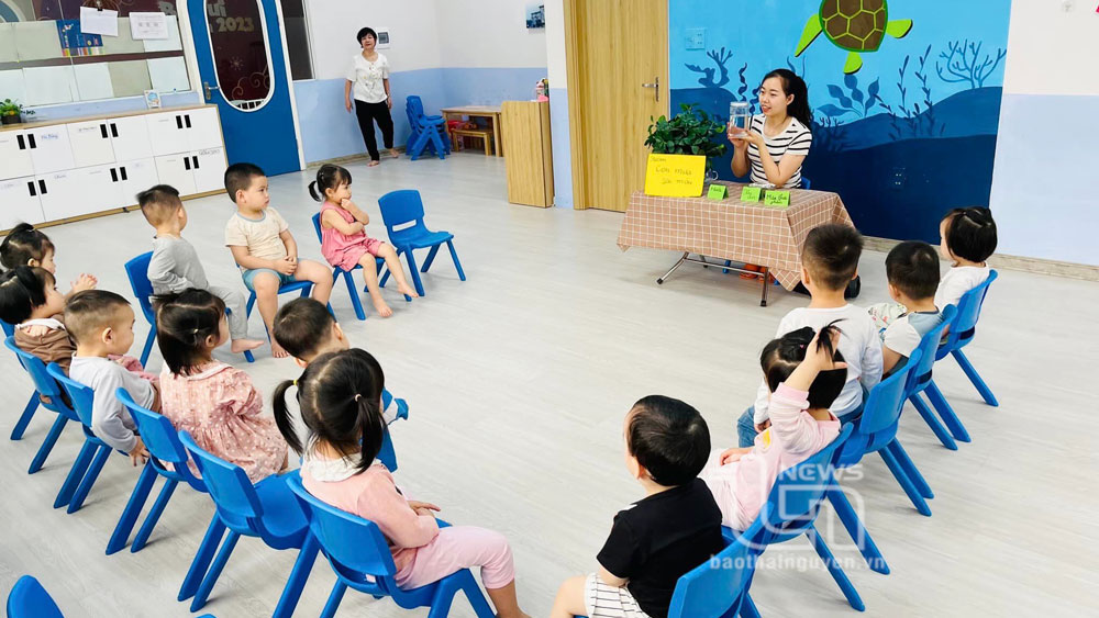 Học sinh Trường Mầm non Aquakids ở phường Tân Thịnh (TP. Thái Nguyên) sẽ được làm quen với tiếng Anh khi phụ huynh đăng ký với Nhà trường.