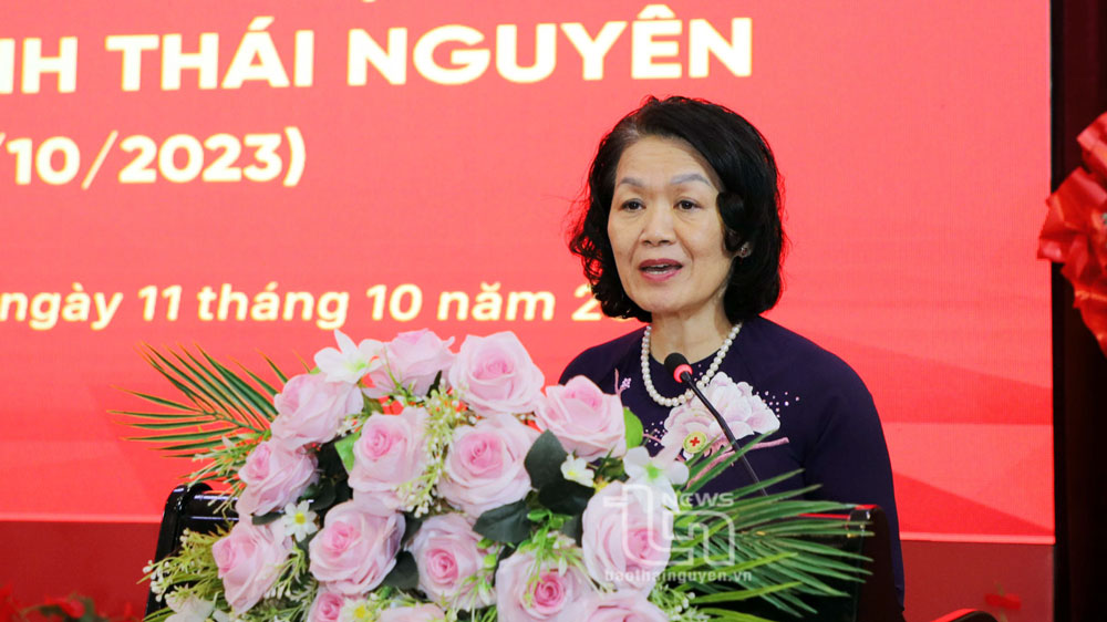 Đồng chí Bùi Thị Hòa, Chủ tịch Trung ương Hội Chữ thập đỏ Việt Nam, phát biểu tại Lễ kỷ niệm.