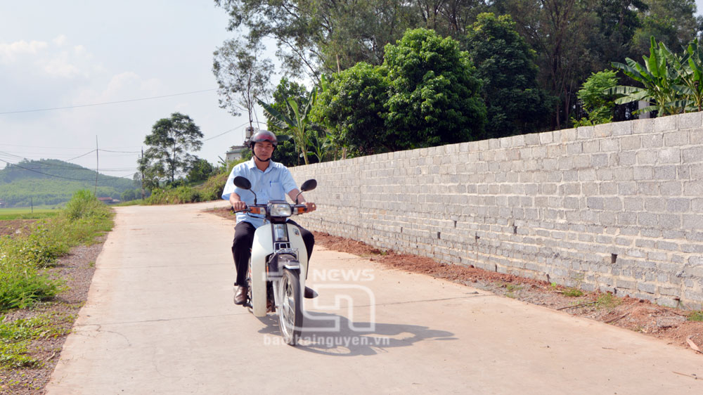 Tuyến đường trục chính của xóm Đá Bạc vừa được đổ bê tông tháng 9, trị giá 1,5 tỷ đồng, nâng tổng số km đường đã được cứng hoá lên 9/11km.