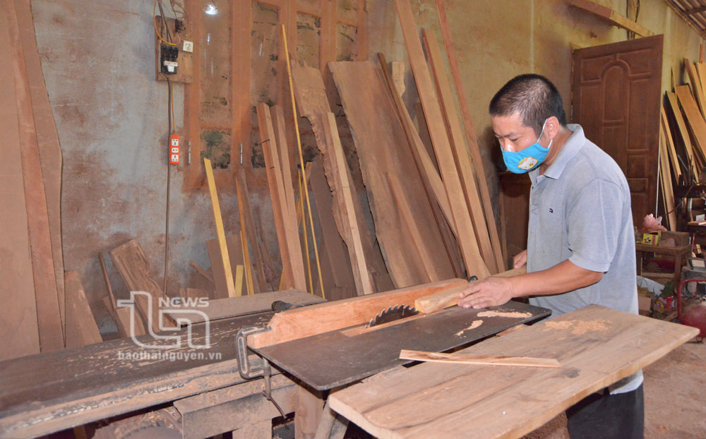 Làng nghề mộc mỹ nghệ Phú Lâm, xã Kha Sơn (Phú Bình) hiện nay chỉ còn 13 hộ sản xuất, kinh doanh đồ gỗ mỹ nghệ (giảm gần 20 hộ so với thời điểm mới thành lập làng nghề).