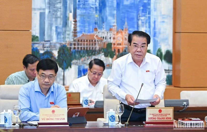 Trưởng Ban Dân nguyện Dương Thanh Bình trình bày báo cáo công tác dân nguyện của Quốc hội trong tháng 9/2023.