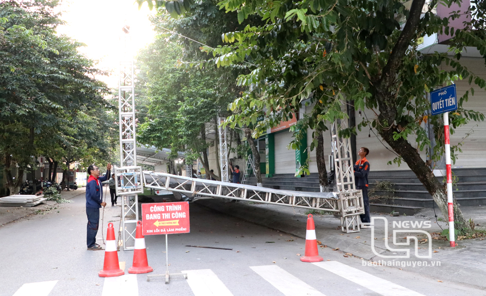Phố Quyết Tiến (đoạn từ đường Nguyễn Du đến đường Hùng Vương), phường Trưng Vương (TP. Thái Nguyên) sẽ tạm thời cấm các phương tiện lưu thông trong 4 ngày, từ 12 giờ ngày 5 đến 12 giờ ngày 9/10/2023.