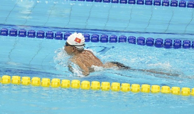 Swimmer Le Tien Dat brought the first gold medal to Vietnam in the mens 100 metre breaststroke SB5 event on October 27 during the ongoing fourth Asian Para Games in Hangzhou, China.Swimmer Le Tien Dat (Photo: tuoitre.vn)