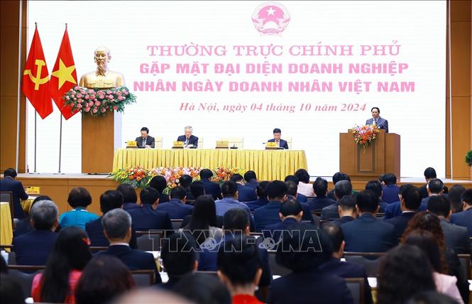 Thủ tướng Phạm Minh Chính phát biểu tại buổi gặp mặt đại diện doanh nghiệp nhân Ngày Doanh nhân Việt Nam (13/10). Ảnh: Dương Giang/TTXVN