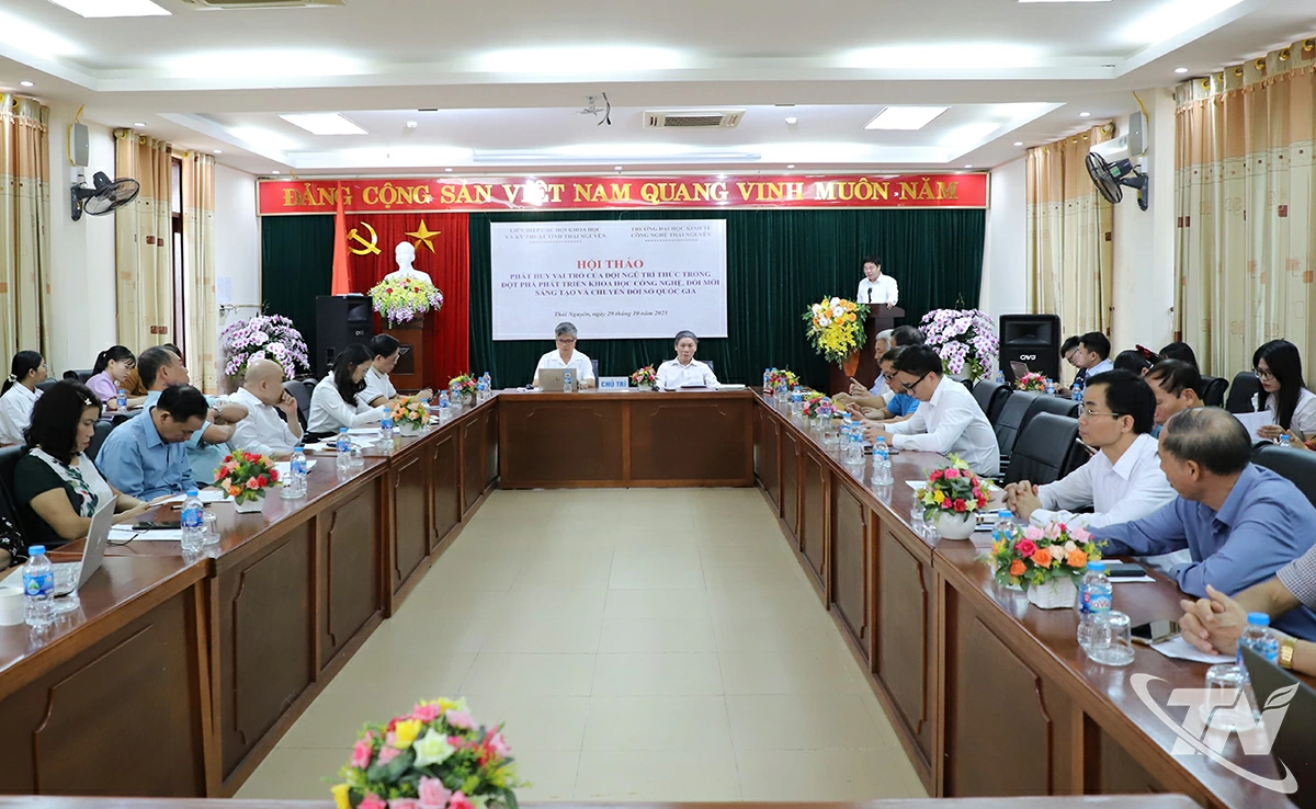 Đại biểu dự Hội thảo khoa học.