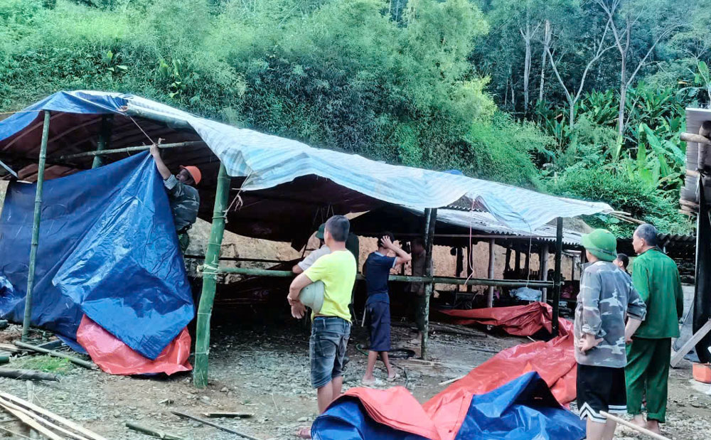 Xã Bằng Thành đã chỉ đạo làm lán trại tạm thời để di chuyển người dân đến tránh, trú bão