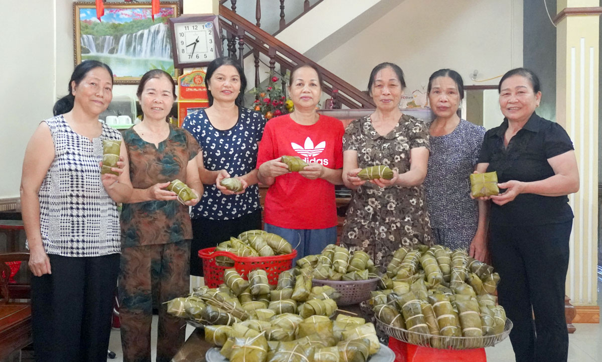 00 chiếc bánh chưng – 500 tấm lòng nghĩa tình từ Đức Xuân, Thái Nguyên.