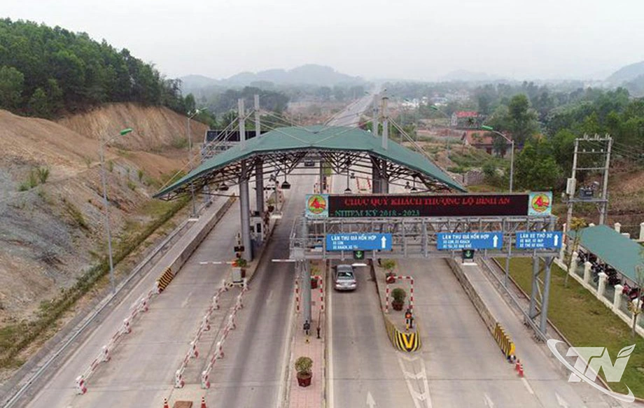 Trạm thu phí trên tuyến cao tốc Thái Nguyên - Chợ Mới. Ảnh: T.L