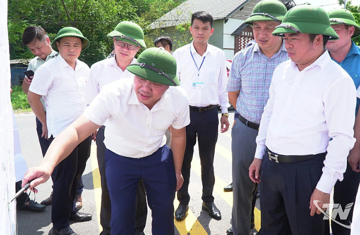 Đồng chí Phó Chủ tịch UBND tỉnh kiểm tra tại Dự án Khu công nghiệp Phú Bình.