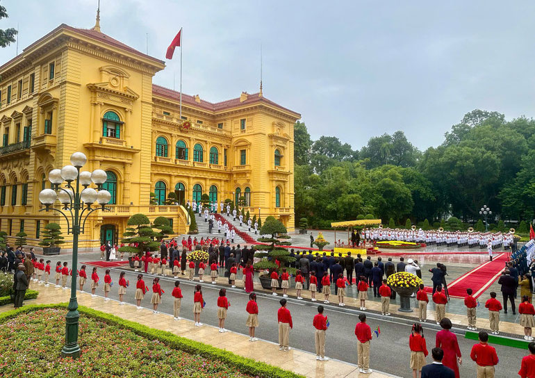 Quang cảnh Lễ đón.