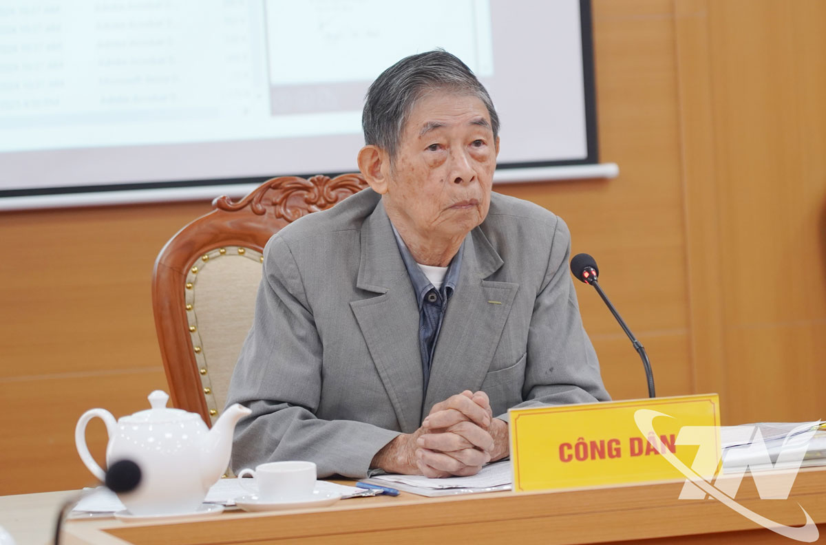 Công dân Trần Văn Sửu, trú tại tổ 31, phường Phan Đình Phùng tại buổi đối thoại.