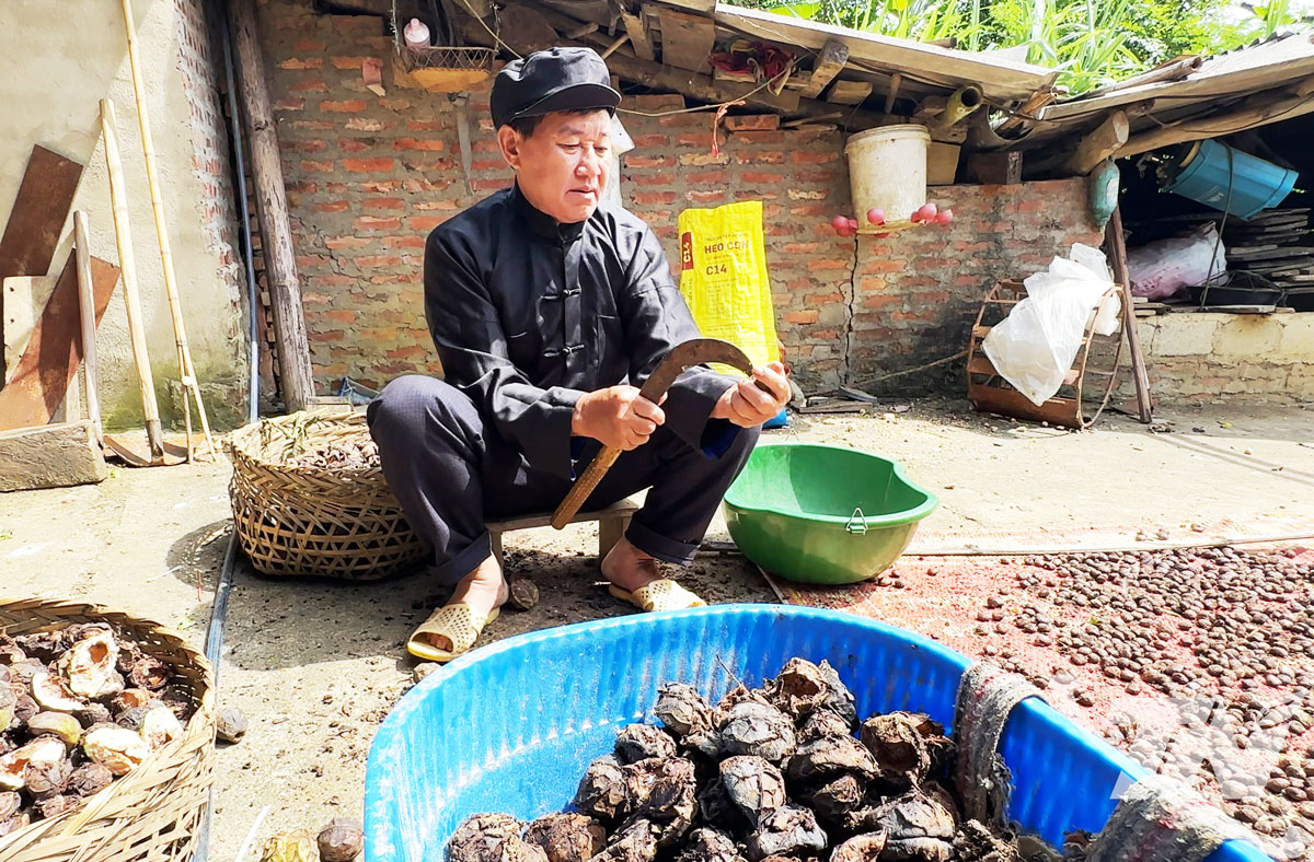 Ông Lý Văn Hàn, dân tộc Dao, người có uy tín thôn Khuổi Ún, xã Nghiên Loan