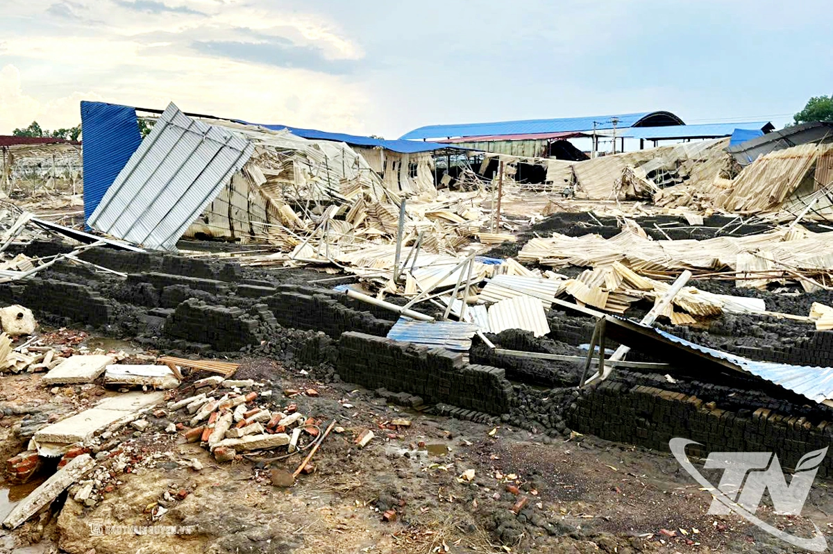 Mưa lũ lịch sử gây thiệt hại nặng nề tại Nhà máy gạch Gia Phong (thuộc Công ty TNHH thương mại Gia Phong), ở phường Trung Thành.