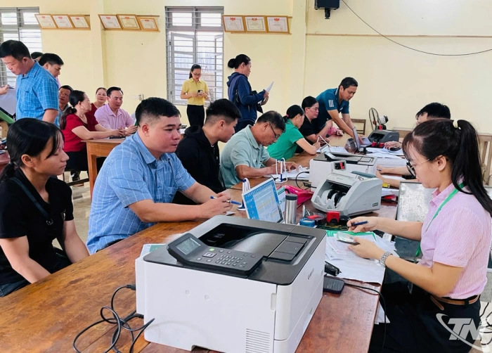 Kiểm tra hoạt động tín dụng chính sách tại xã Định Hóa
