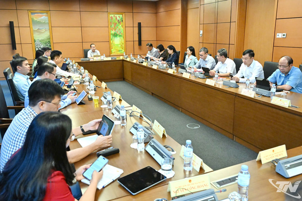 Đoàn đại biểu Quốc hội tỉnh các Thái Nguyên, Gia Lai tham gia tổ thảo luận số 5.