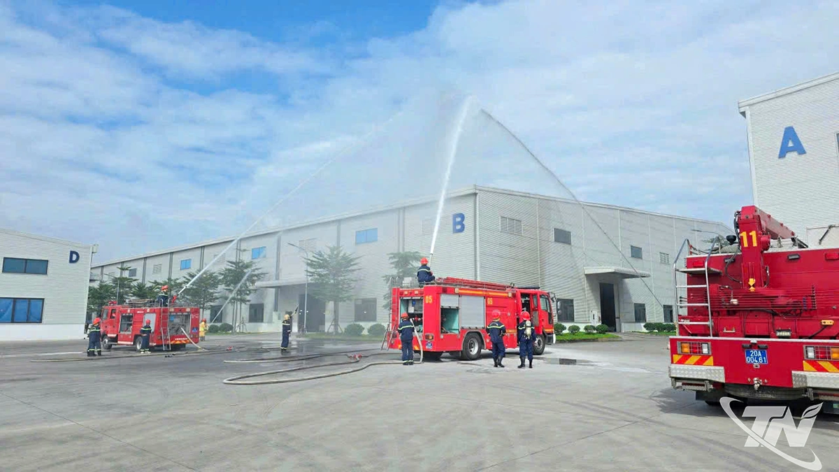 Thực tập phương án chữa cháy và cứu nạn, cứu hộ
tại Công ty TNHH công nghệ tấm lát sàn AUSDA.