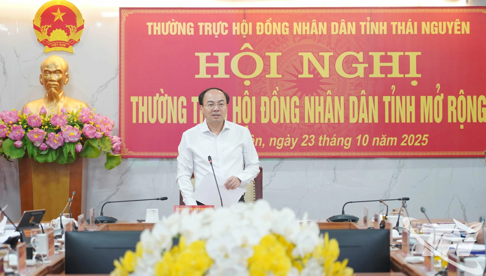 Đồng chí Chủ tịch HĐND tỉnh Nguyễn Đăng Bình phát biểu kết luận Hội nghị.