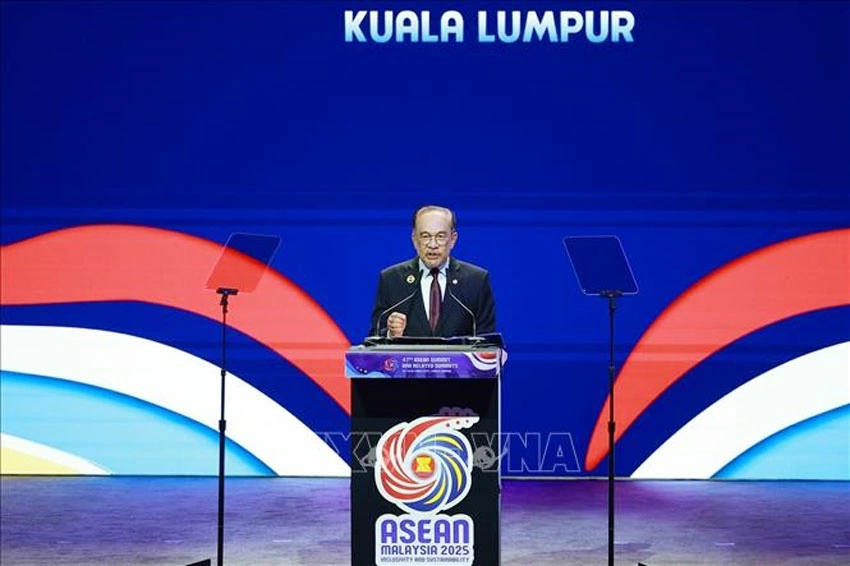 Thủ tướng Malaysia Anwar Ibrahim, Chủ tịch ASEAN 2025 phát biểu khai mạc Hội nghị Cấp cao ASEAN 47 và các Hội nghị cấp cao liên quan.  