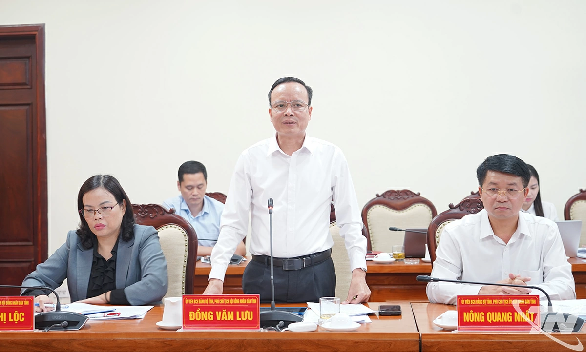 Đồng chí Phó Chủ tịch HĐND tỉnh Đồng Văn Lưu phát biểu tại Hội nghị.