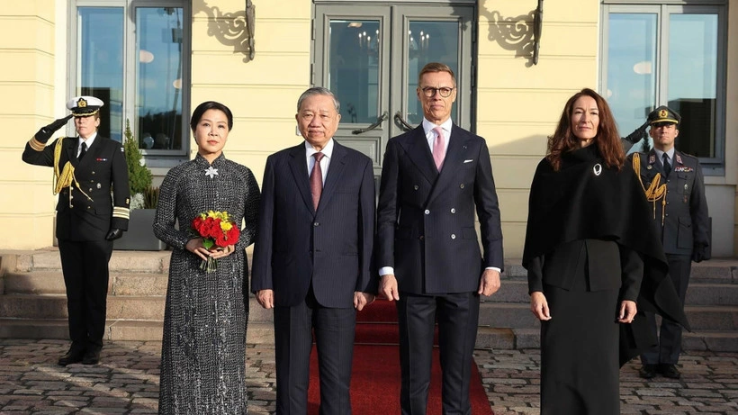 Tổng thống Cộng hòa Phần Lan Alexander Stubb và Phu nhân chủ trì Lễ đón chính thức Tổng Bí thư Tô Lâm và Phu nhân thăm chính thức Cộng hòa Phần Lan. (Ảnh: Thống Nhất/TTXVN)
