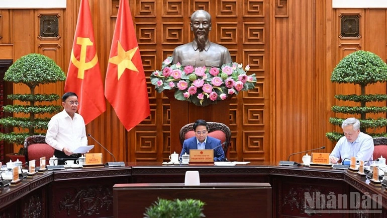 Thường trực Ban Bí thư Trần Cẩm Tú phát biểu ý kiến tại cuộc họp. (Ảnh: TRẦN HẢI)