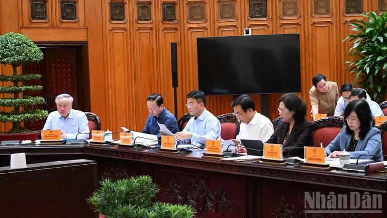 Các thành viên Chính phủ tham dự cuộc họp. (Ảnh: TRẦN HẢI)