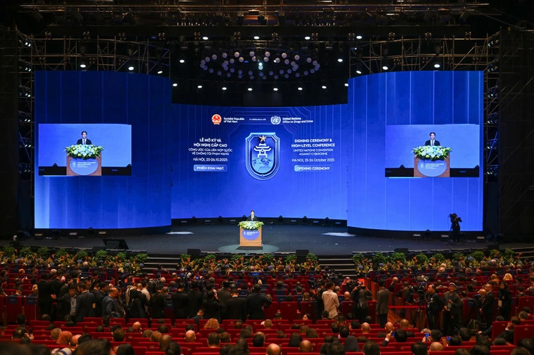 Toàn cảnh phiên khai mạc. (Ảnh: Thủy Nguyên)