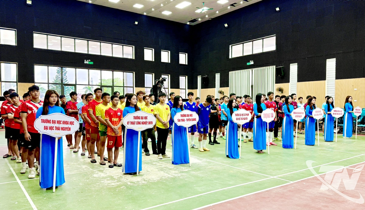 Các đội bóng tham dự Lễ khai mạc.