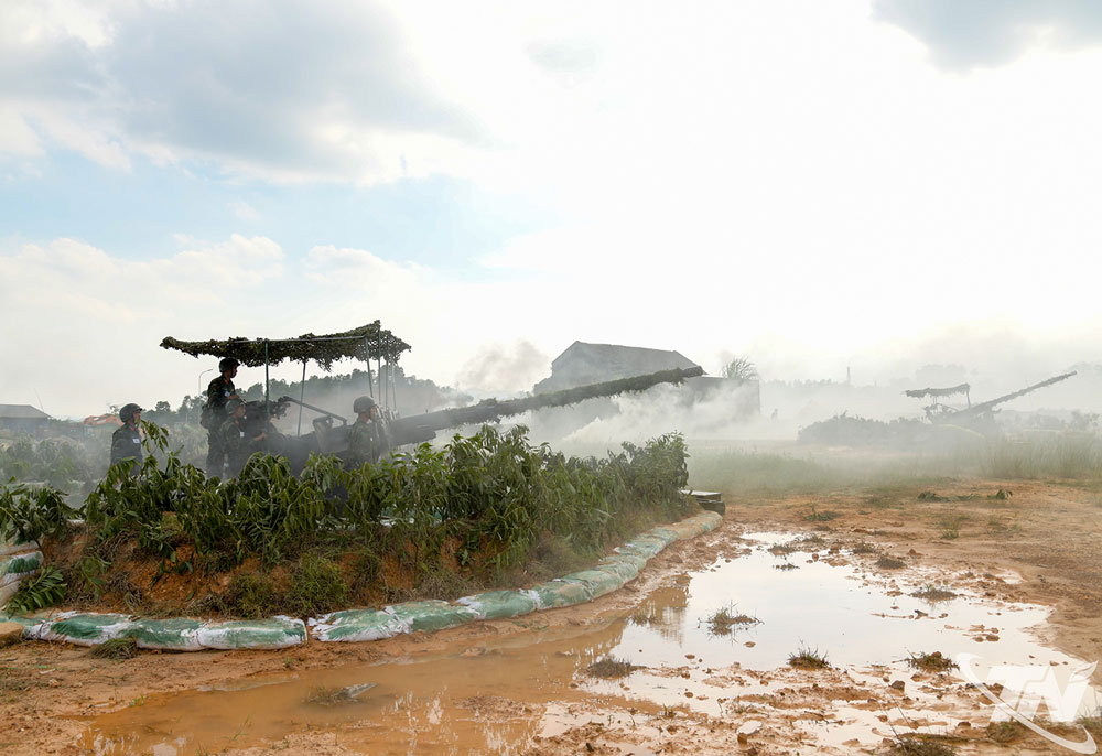 Khẩu đội pháo 57mm thực hành chiến đấu trong diễn tập.