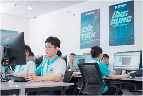 Thực hành liên tục là phương pháp giúp các lập trình viên tương lai sẵn sàng giải quyết các vấn đề từ doanh nghiệp.