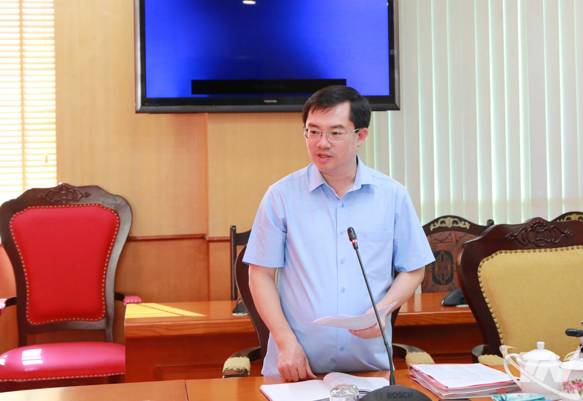 Đồng chí Nguyễn Thành Minh, Ủy viên Ban Thường vụ, Chánh Văn phòng Tỉnh ủy phát biểu tại hội nghị triển khai nhiệm vụ.