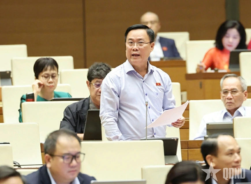 Đại biểu Nguyễn Quốc Hận (đoàn Cà Mau) phát biểu thảo luận. Ảnh: TRỌNG HẢI