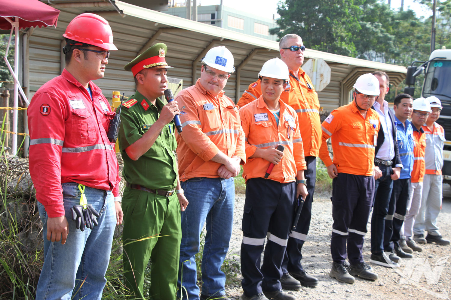 Công ty Núi Pháo phối hợp với Phòng Cảnh sát phòng cháy, chữa cháy và cứu nạn, cứu hộ (Công an tỉnh) tổ chức thực hành phương án phòng cháy, chữa cháy và cứu nạn, cứu hộ tại nhà máy.