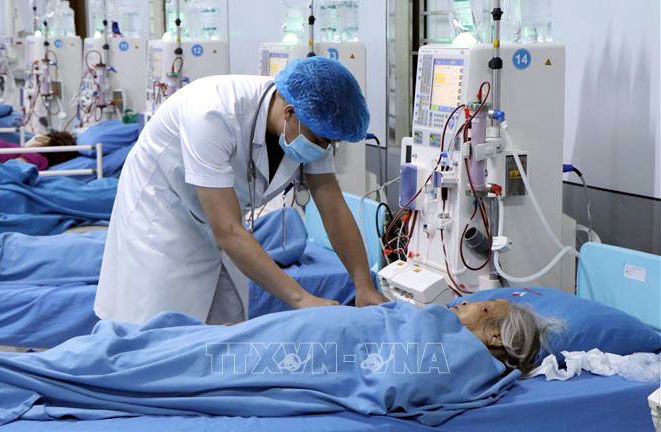 Các bệnh nhân chạy thận nhân tạo đến từ tỉnh Tuyên Quang được Bệnh viện đa khoa Hùng Vương tiếp nhận, điều trị kịp thời.