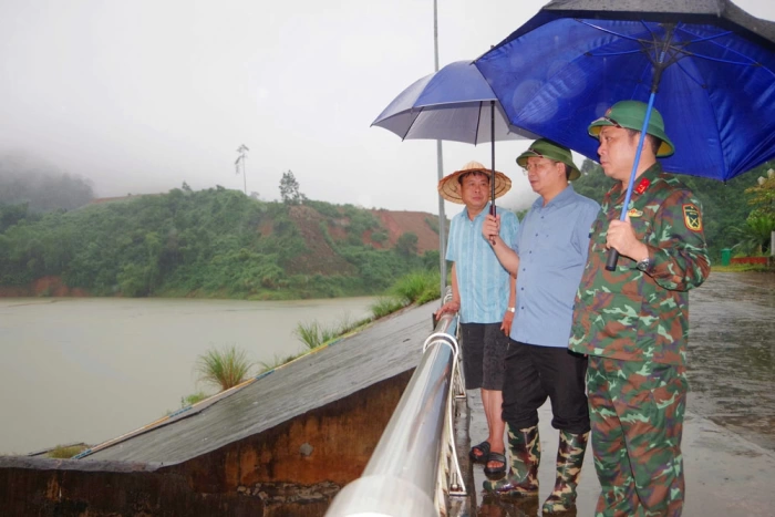 Lãnh đạo tỉnh kiểm tra công tác ứng phó bão số 11