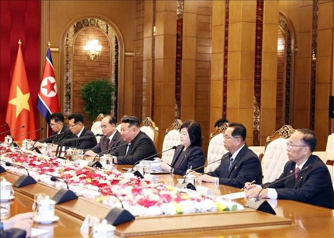 Tổng Bí thư, Chủ tịch Quốc vụ Triều Tiên Kim Jong Un và Đoàn cấp cao Triều Tiên tại cuộc hội đàm.